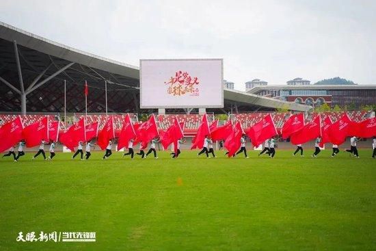 因此，后现代美学最明显的意图乃是超越历史时间，重建一个理想的或柏拉图的世界。